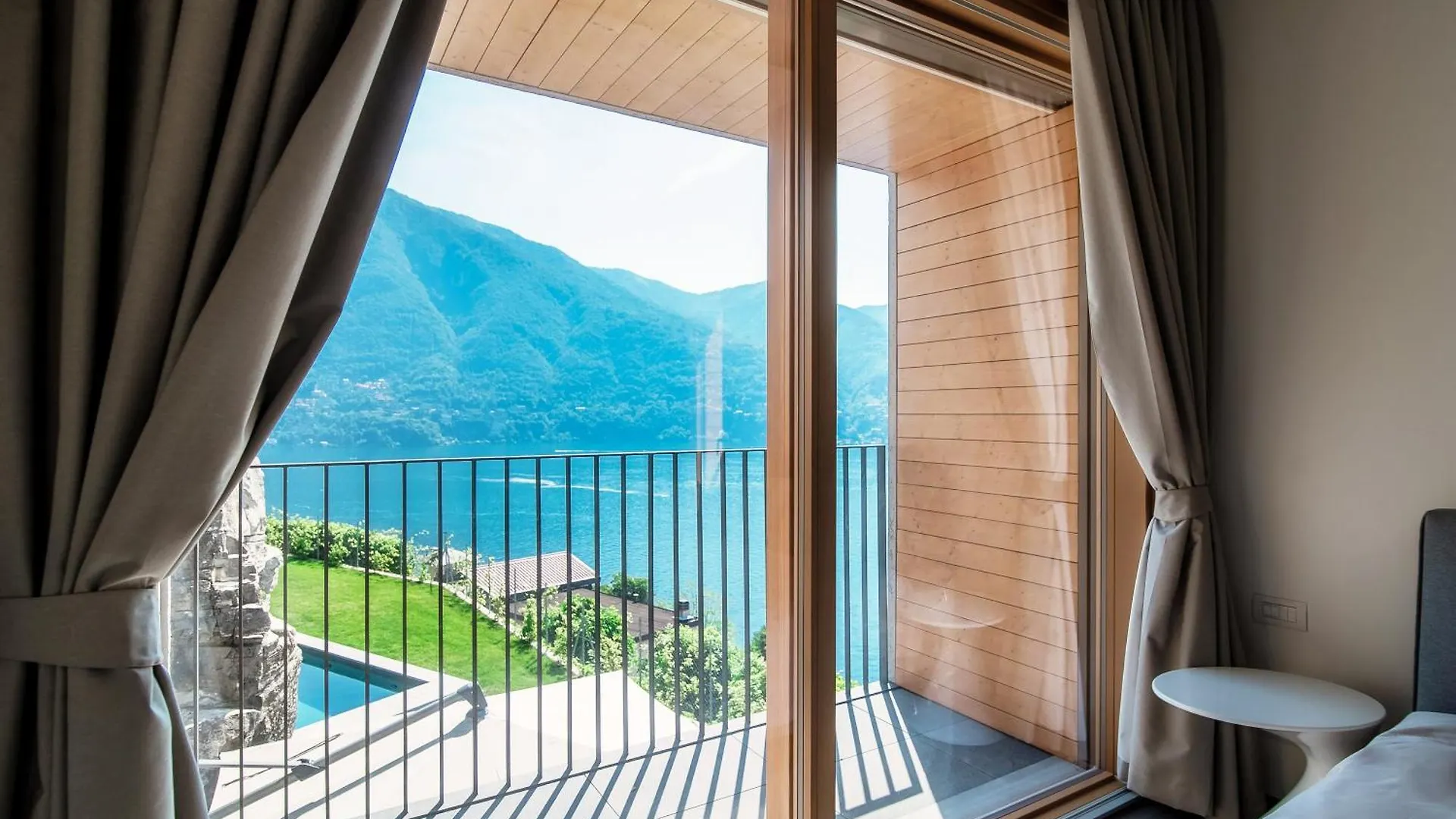 The Rock - By Myhomeincomo Carate Urio Villa